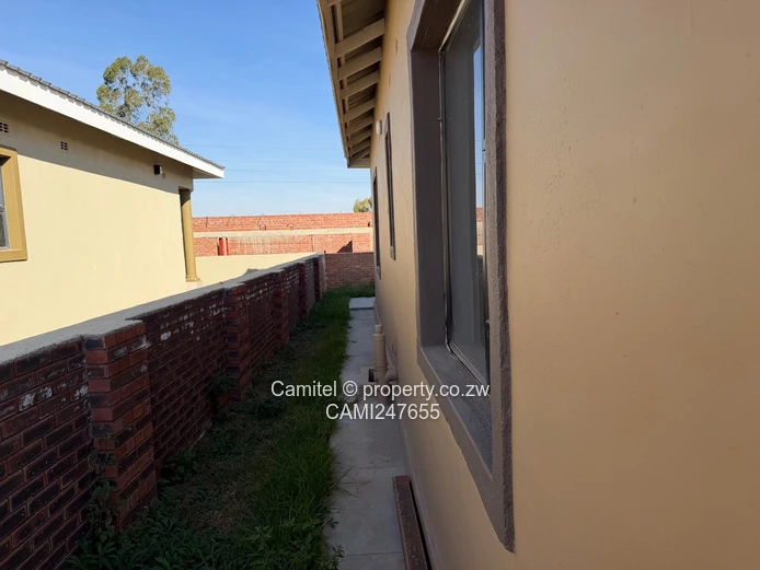 Arlington Townhouse with  Deed— 3-Bed, Fitted Kitchen & Solar