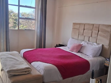 2 Bedroom Flat & Apartment