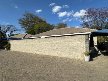 Lovely 3 Bedroom Apartment - Newlands 