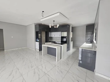 3 Bedroom Flat & Apartment