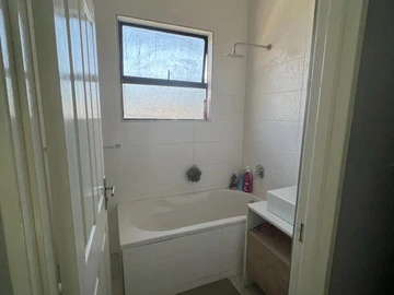 4 Bedroom Flat & Apartment