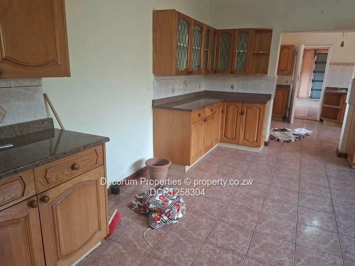 Highlands 5-Bed Home — Borehole, Garden & Fireplace