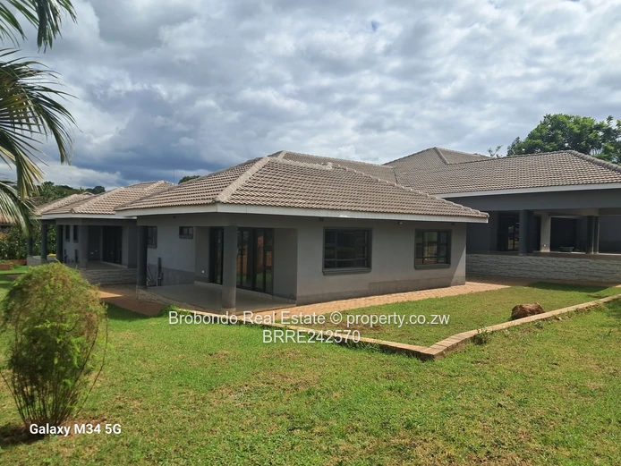 Discover this modern and luxury newly built property in Brookview for Sale! 