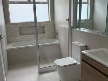 3 Bedroom Flat & Apartment