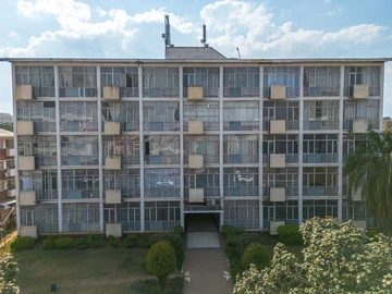 2 Bedroom Flat & Apartment