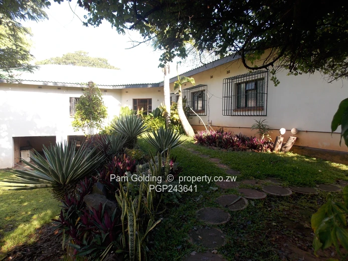 Peaceful Country Living Close to Chinoyi (Sole Mandate)