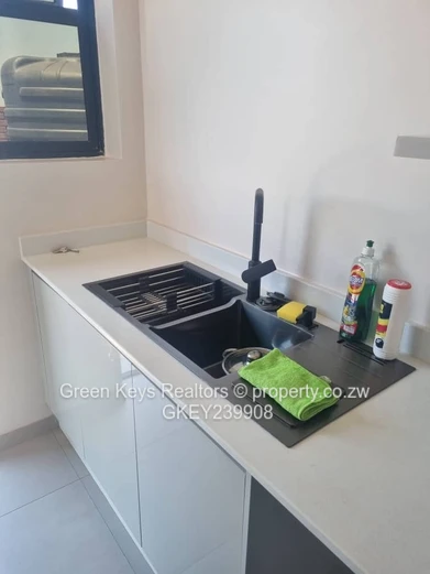 Modern 4-Bed House| Prime Location, Pomona