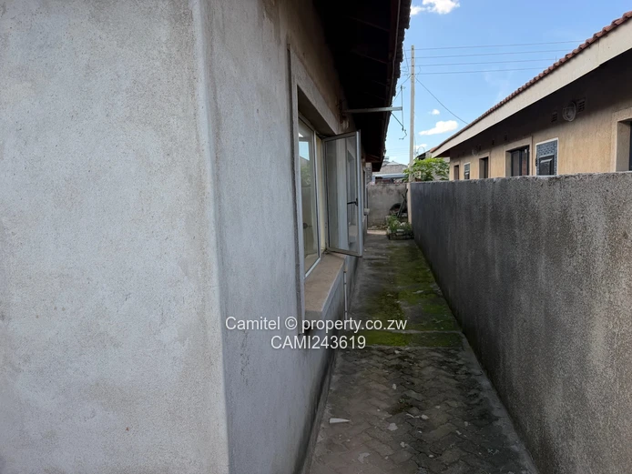 4-Bed Aspindale Park Home — Fitted Kitchen & Gated Yard