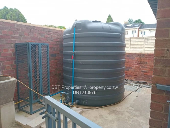 Flat available in Hillside