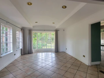 6 Bedroom House
