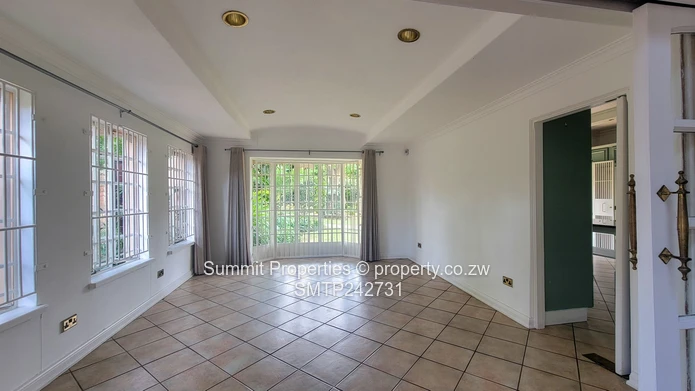 Luxury 6-Bedroom Residence – Ridgeway North