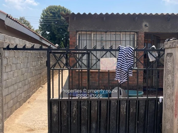 4-Bed House in Zengeza 2 with Secure Walled Yard (Sole Mandate)