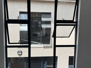 2 Bedroom Flat & Apartment