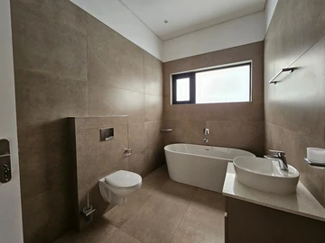 4 Bedroom Flat & Apartment