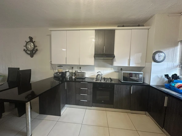 3 Bedroom Flat & Apartment