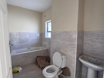 2 Bedroom Flat & Apartment