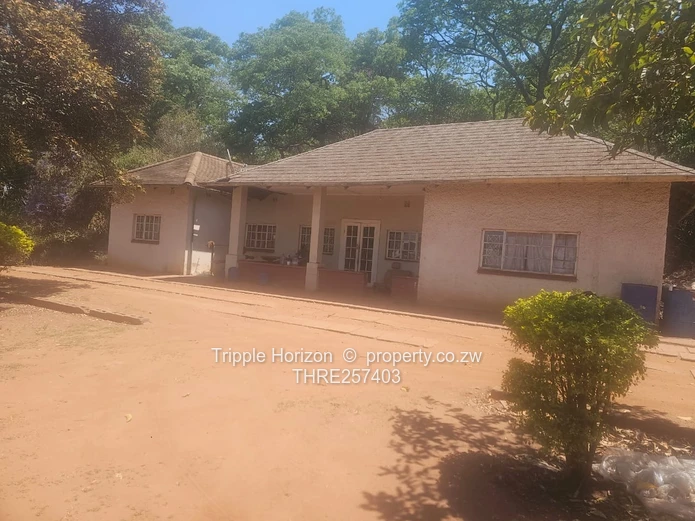 Meyrick Park: 3-Bed Home on 6,988 m² with Verandah