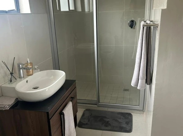 2 Bedroom Flat & Apartment