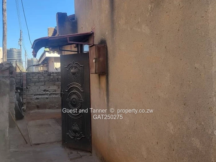 A neat 7-roomed, 4-bedroom house sitting on 200m², ideal for a family or as an investment property.