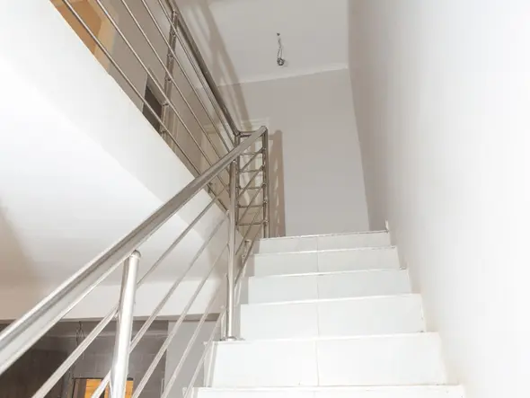 2 Bedroom Flat & Apartment