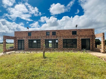 Commercial Property in Sunninghill For Rental