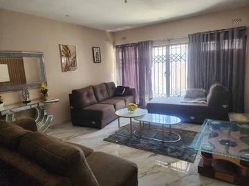 2 Bedroom Flat & Apartment