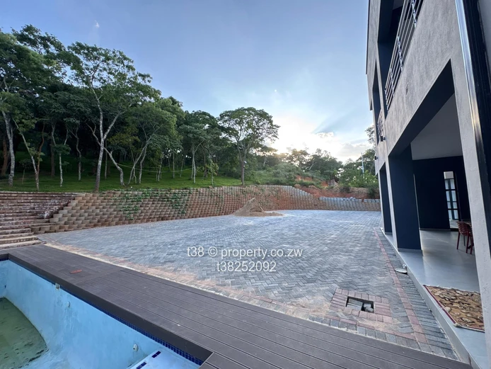 Luxury 5-Bed Umwinsidale: Pool, Terrace, Walk-in Closet & Borehole
