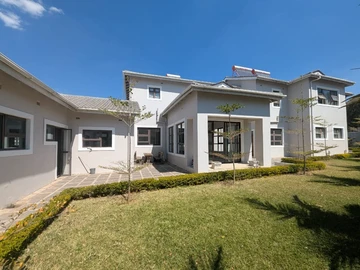 8 Bedroom House