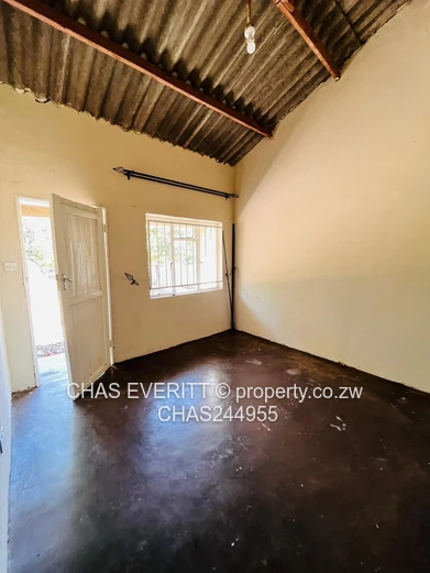 6 Bedroom House To Rent in Greendale