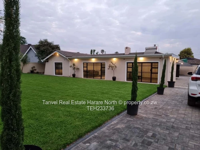 Strathaven House for sale with 3 bedrooms,a tv lounge and sitting lounge, fitted kitchen