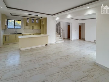 4 Bedroom Flat & Apartment