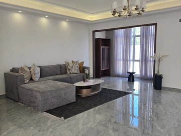 4 Bedroom Flat & Apartment