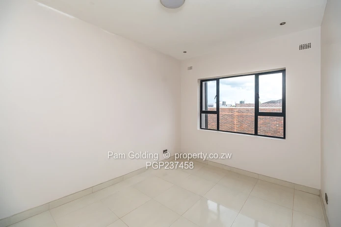 Modern 4 Bedroom home with a prolific borehole