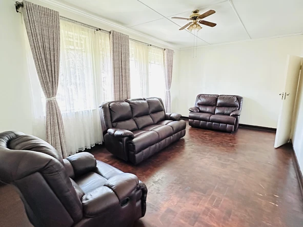 3 Bedroom Flat & Apartment