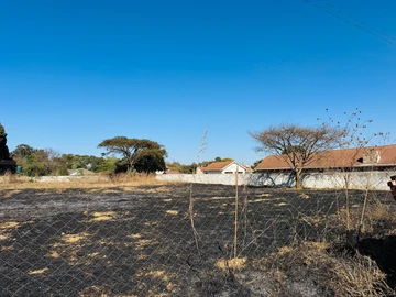 Build Your Dream Home: Generous 1-Acre Stand in Borrowdale