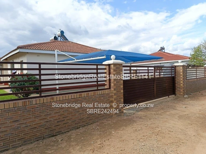 3 Bedroomed Townhouse in Lochview To Let