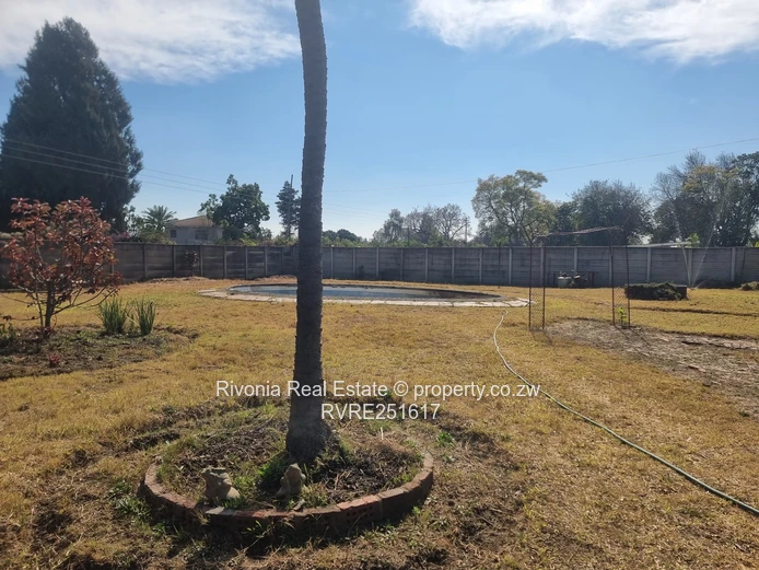 Marlborough 3-Bed Bungalow on 3600m² – Pool & Borehole