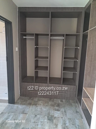 Single-Level 8-Bed Brookview Home — Large Lawn & Borehole