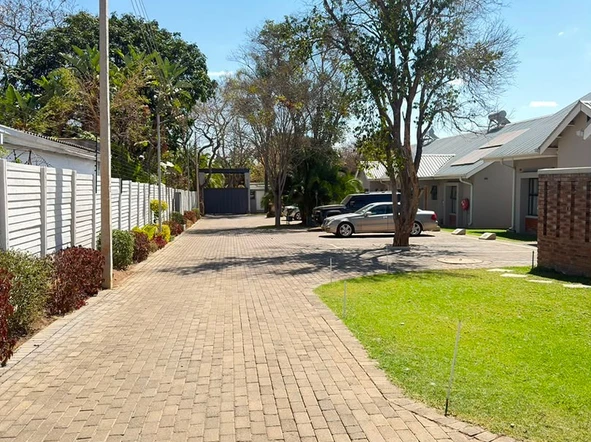 2 Bedroom Flat & Apartment