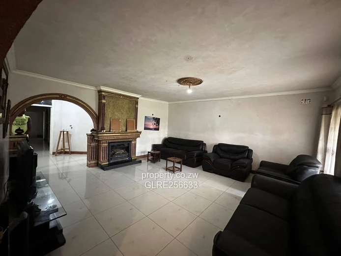 Spacious 4-Bed Home on 2002m² in Mabelreign — Borehole