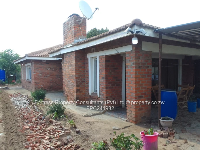 Brick 3-Bed Home in Mainway Meadows — Garage, Water Tank