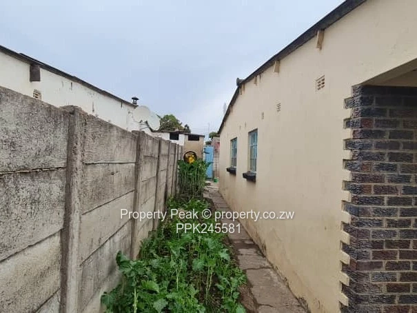 3-Bed Highfield Home, Walled & Garden