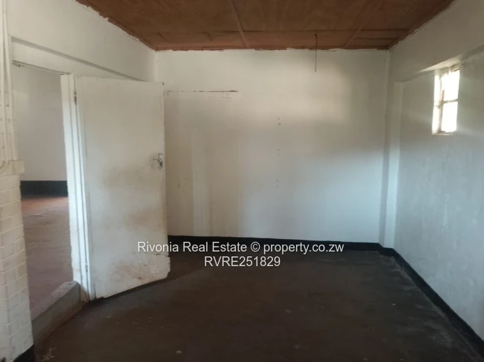 1-Bed Cottage on 4000m² with Borehole - Greendale North
