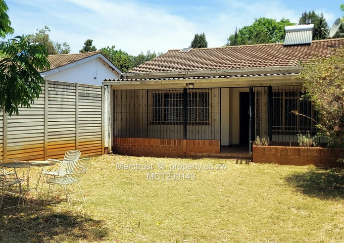 Neat simplex garden flat (Sole Mandate)