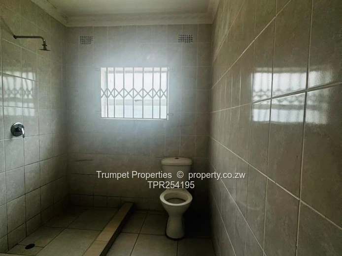 Aspindale Park 3-Bed — Main En-Suite, Solar & Secure