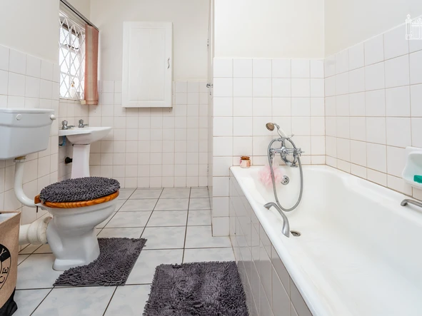 4 Bedroom Garden Flat