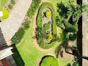 2 Bedroom Flat & Apartment