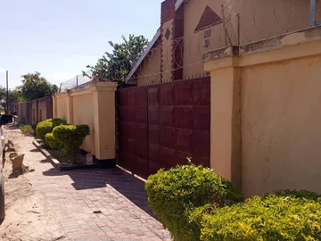 6 Bedroom House