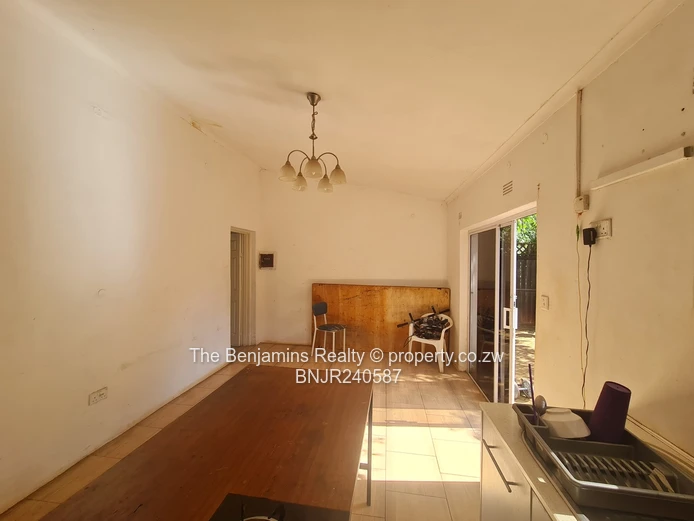 3 Bed 1 Bath Cottage to Let in Mt Pleasant 