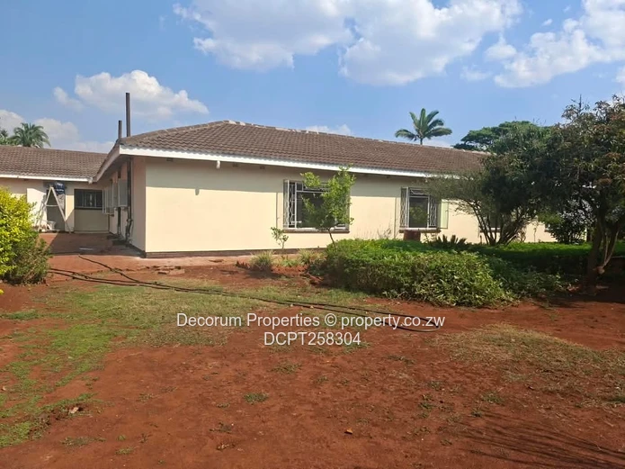 Highlands 5-Bed Home — Borehole, Garden & Fireplace